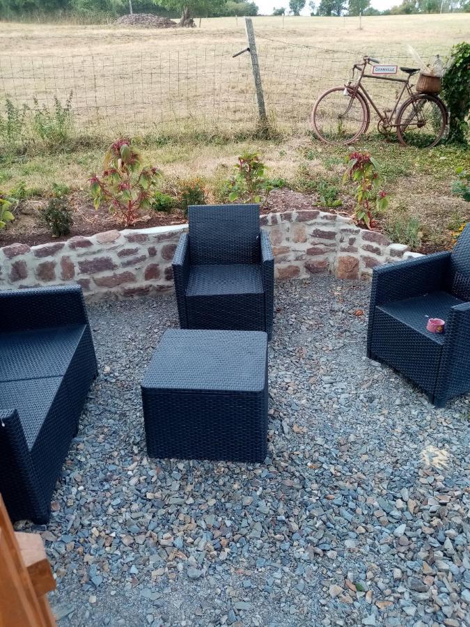 La Tour De Ver Gite Atypique Possibilite Table D'Hotes Sur Reservation Bagian luar foto