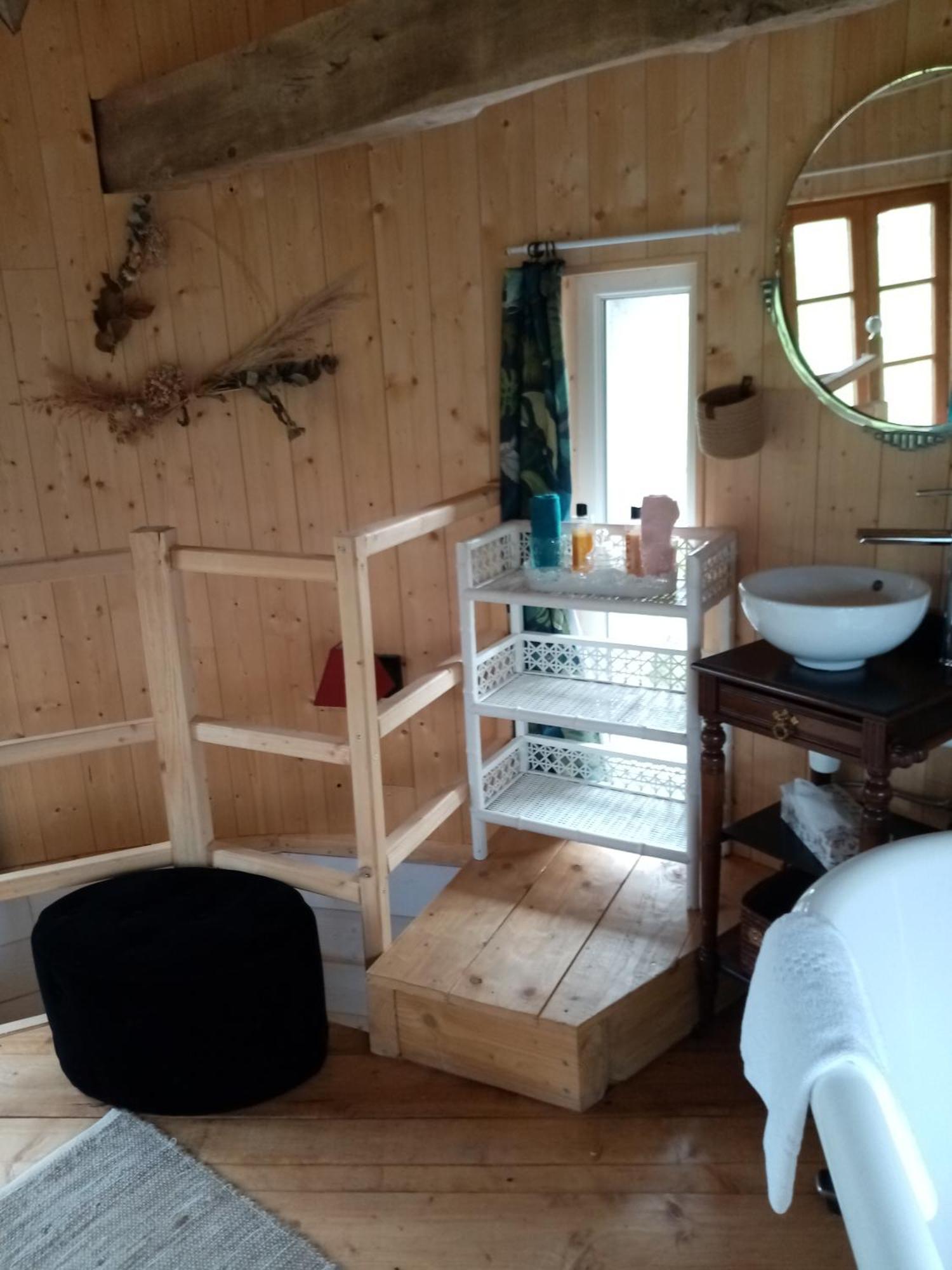 La Tour De Ver Gite Atypique Possibilite Table D'Hotes Sur Reservation Bagian luar foto