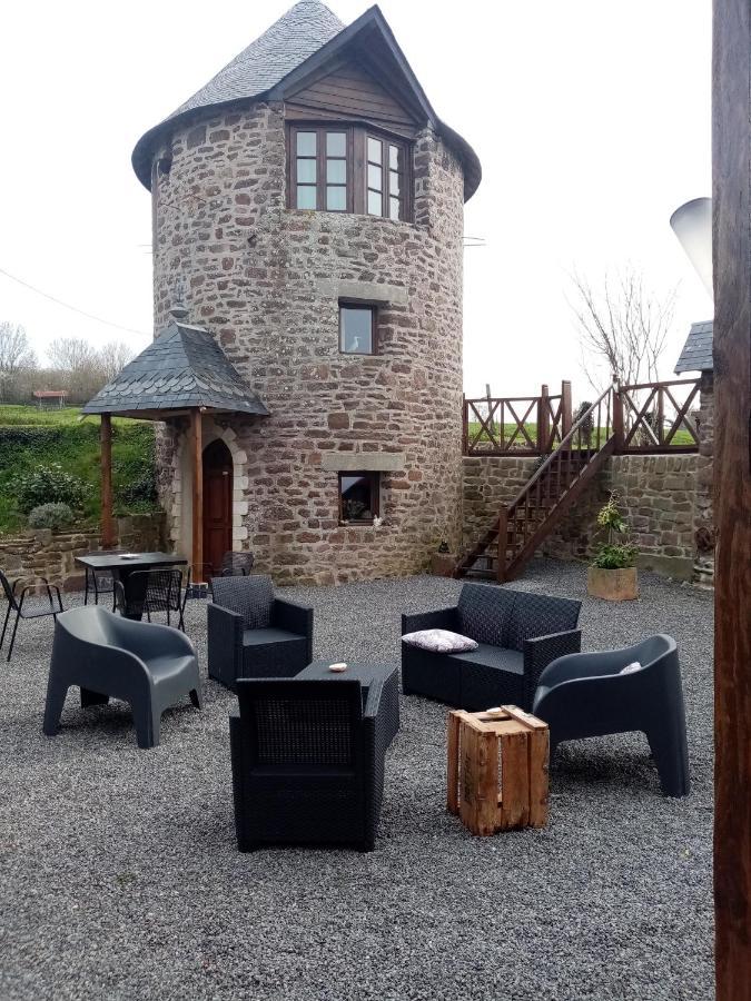 La Tour De Ver Gite Atypique Possibilite Table D'Hotes Sur Reservation Bagian luar foto
